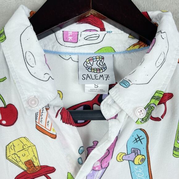 Salem 7 Sticker Short Sleeve Button Up Shirt Men's Small Y2K Skater Indiecore - Picture 6 of 13